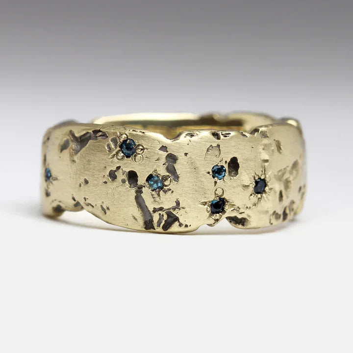 Elinora | Ring mit leuchtendem Stein