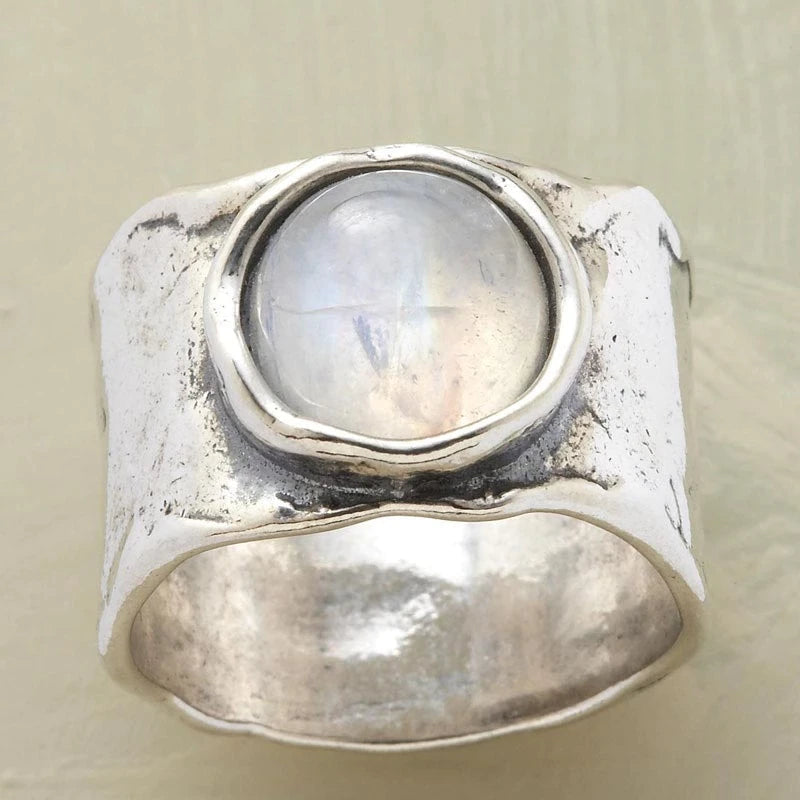 Nirella | Ring mit leuchtendem Mondstein