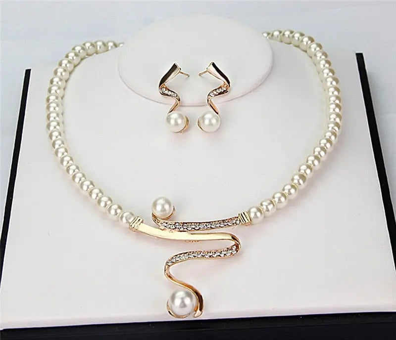 Tamina | Edles Set aus Perlenkette & Ohrringen