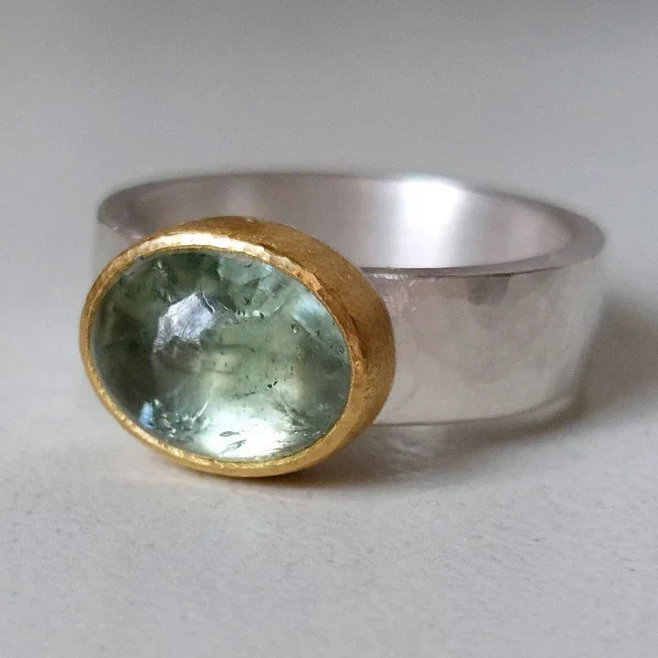 Naurine | Handgemachter Vintage-Ring mit grünem Akzent