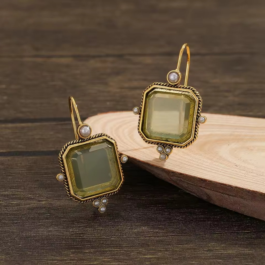 Elisa | Handgefertigte Vintage-Ohrringe mit edler Perle und Stein