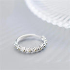 Bianca | Verstellbarer Silber Ring mit Handgemalten Enamel Gänseblümchen