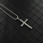 Severin | Kette mit strukturiertem Kreuzanhänger